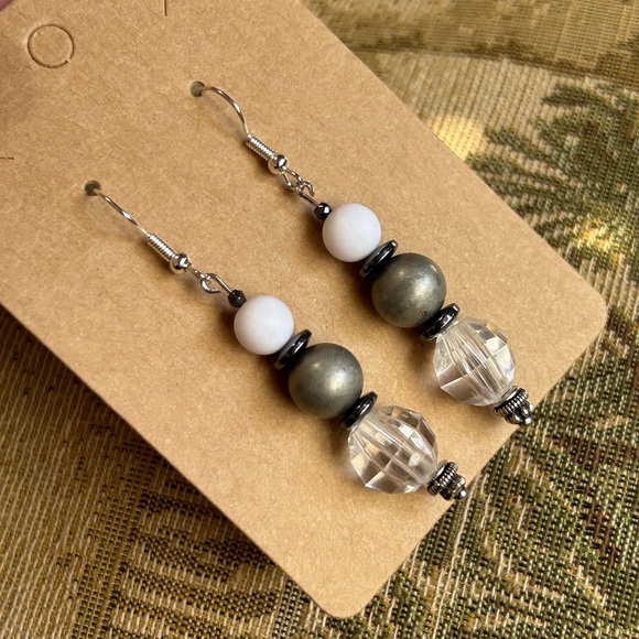 Handcrafted hematite vintage bead dangle earrings - Picture 3 of 4